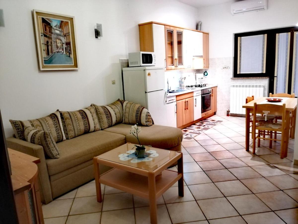 רוביני Room And Apartment Lea מראה חיצוני תמונה