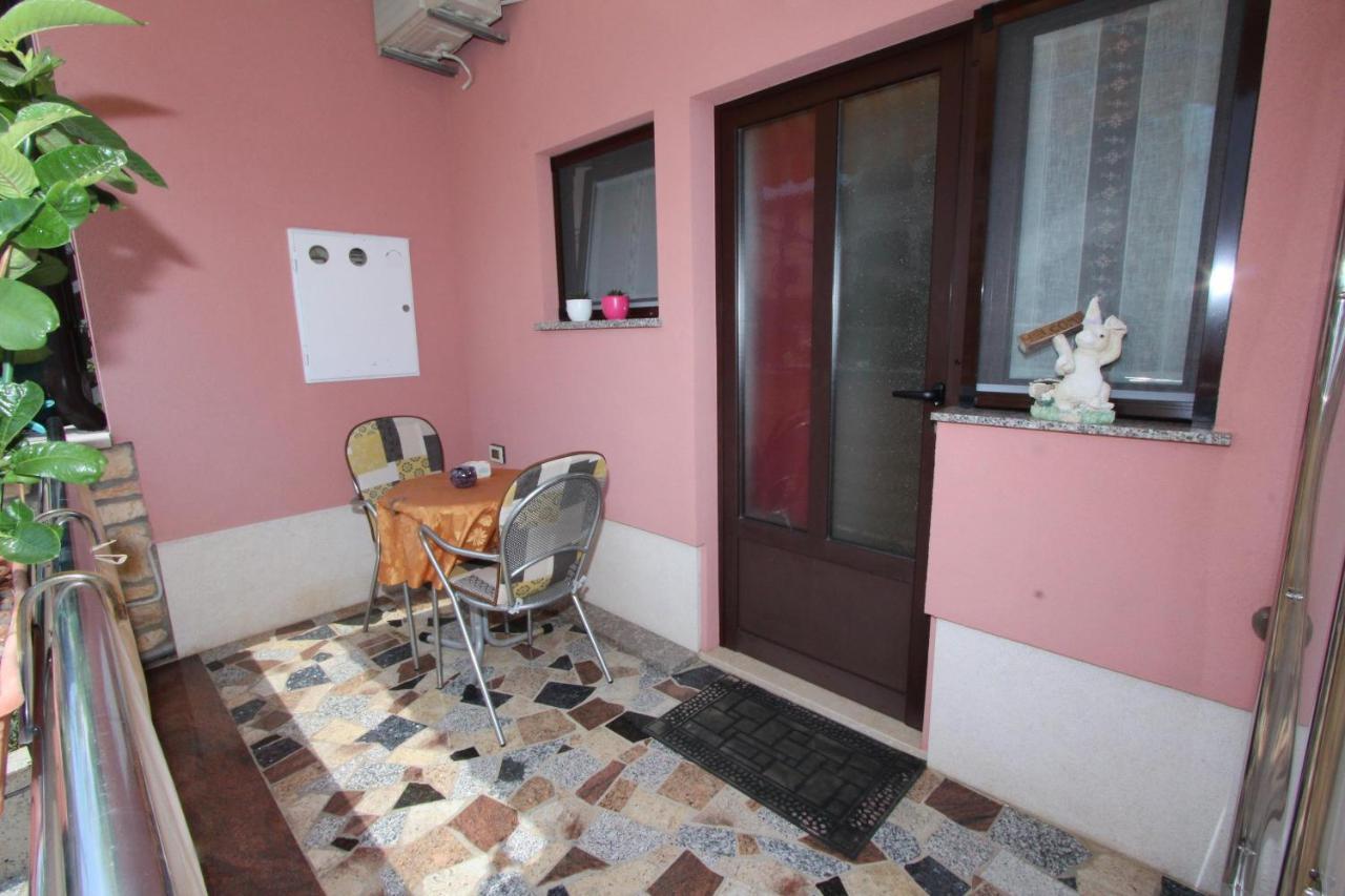 רוביני Room And Apartment Lea מראה חיצוני תמונה