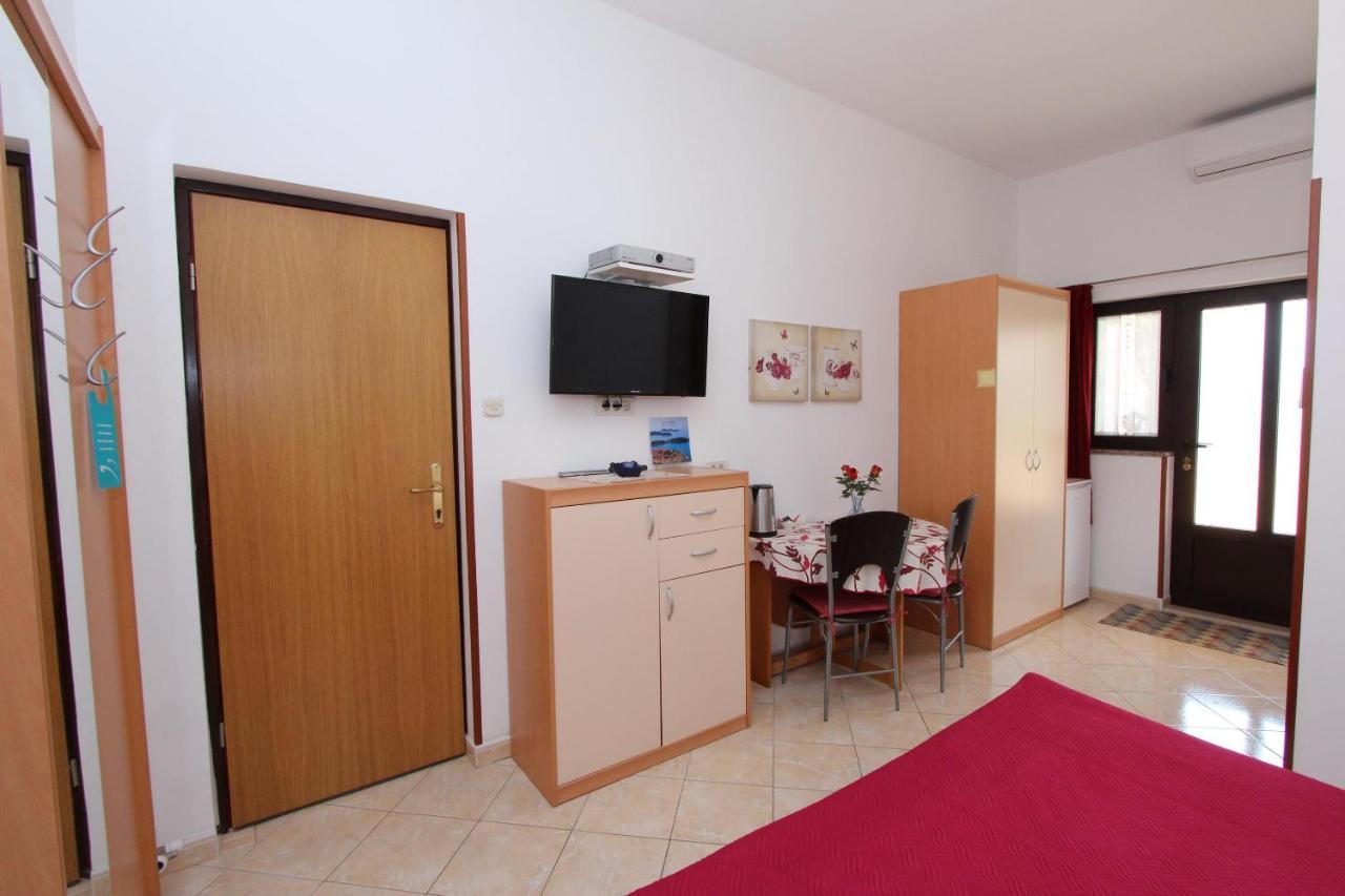 רוביני Room And Apartment Lea מראה חיצוני תמונה