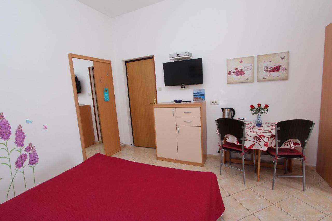 רוביני Room And Apartment Lea מראה חיצוני תמונה